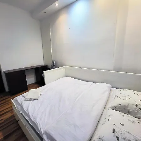 Gasthuis Pokoje Koszykowa Nf *